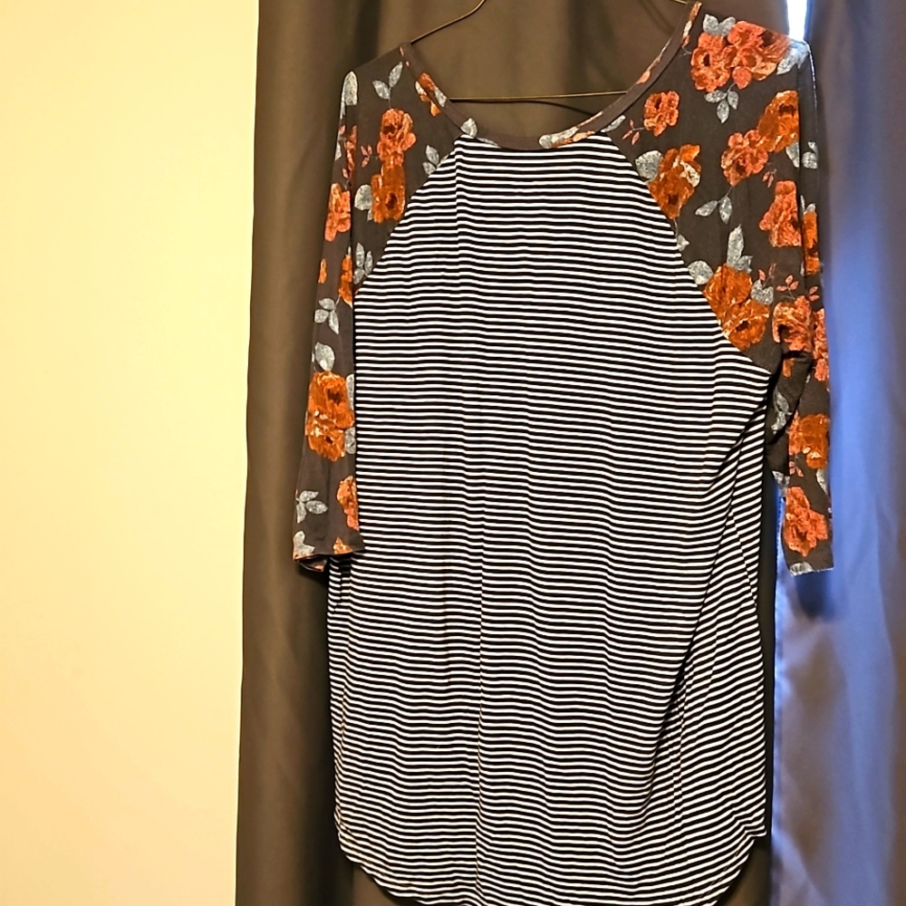 24/7 maurices lightweight 3/4 length sleeve t short 3x striped and floral